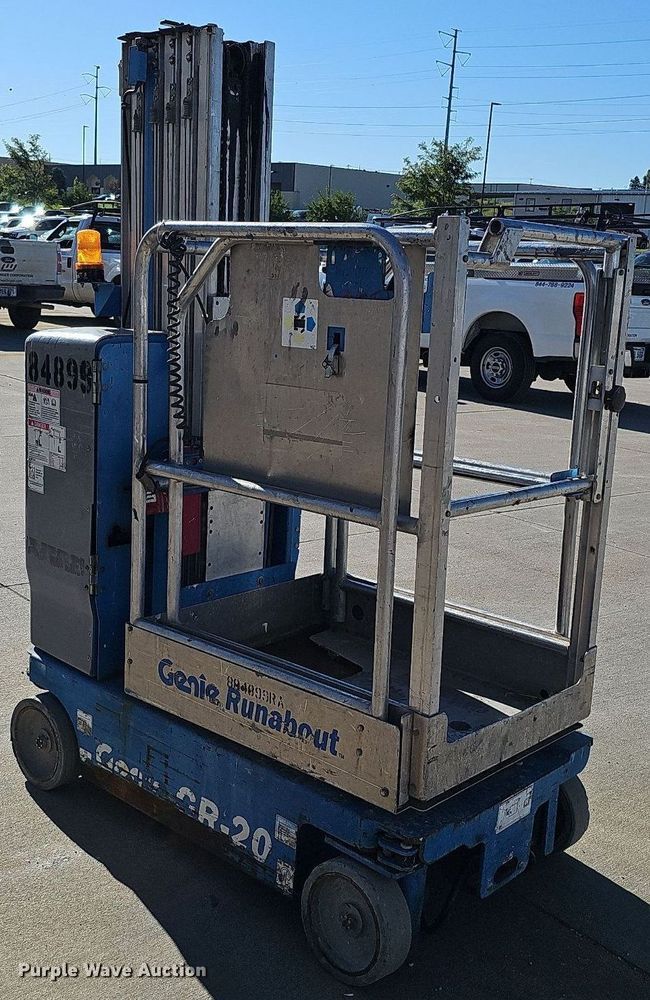 image for item DQ0151 2011 Genie GR-20  vertical lift