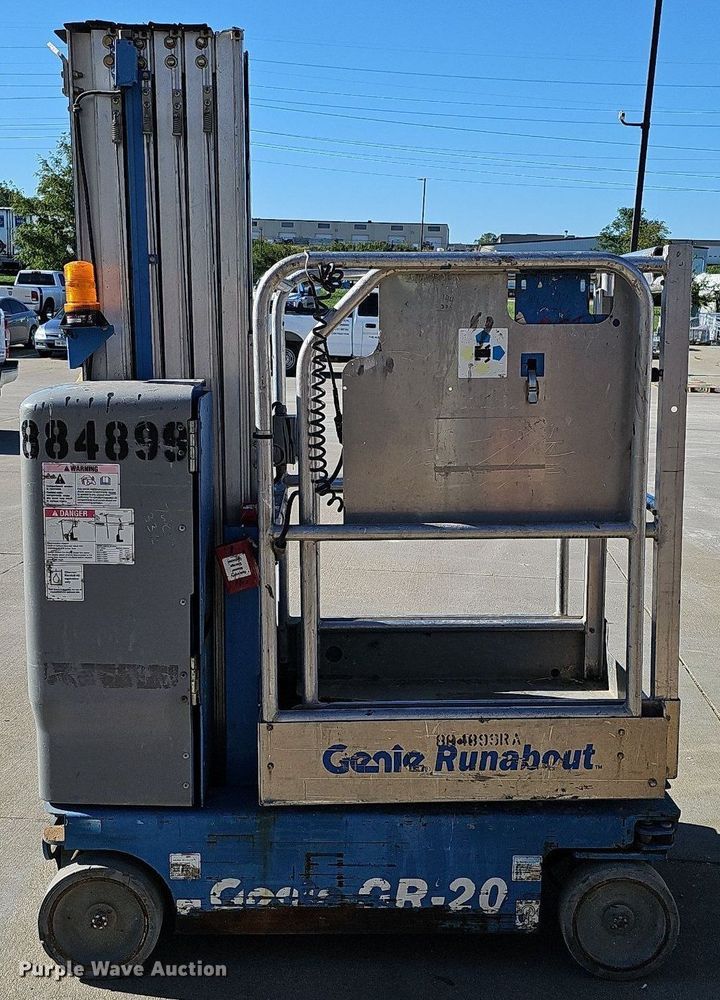 image for item DQ0151 2011 Genie GR-20  vertical lift