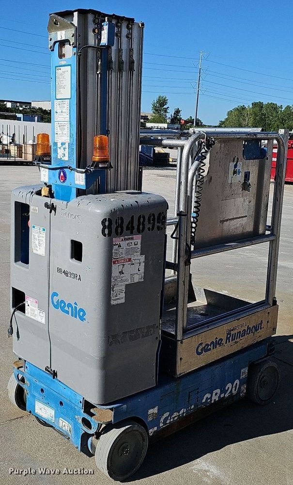 image for item DQ0151 2011 Genie GR-20  vertical lift