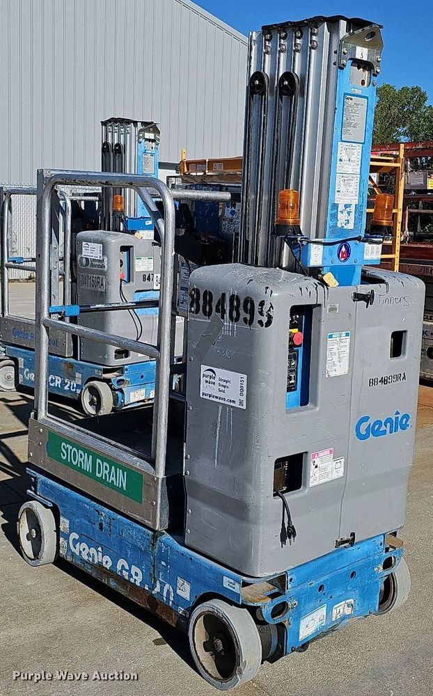 image for item DQ0151 2011 Genie GR-20  vertical lift