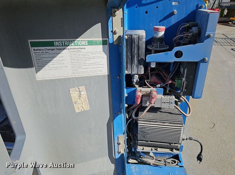 image for item DQ0151 2011 Genie GR-20  vertical lift