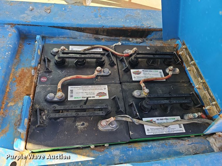 image for item DQ0151 2011 Genie GR-20  vertical lift