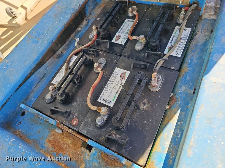 image for item DQ0151 2011 Genie GR-20  vertical lift