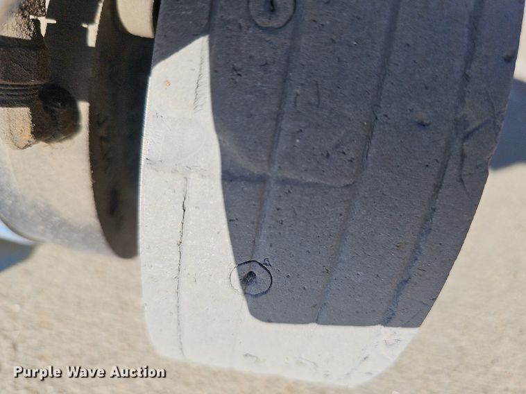 image for item DQ0151 2011 Genie GR-20  vertical lift