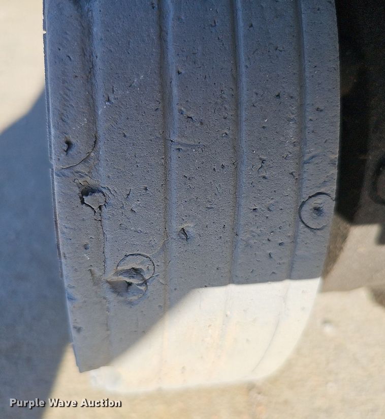 image for item DQ0151 2011 Genie GR-20  vertical lift