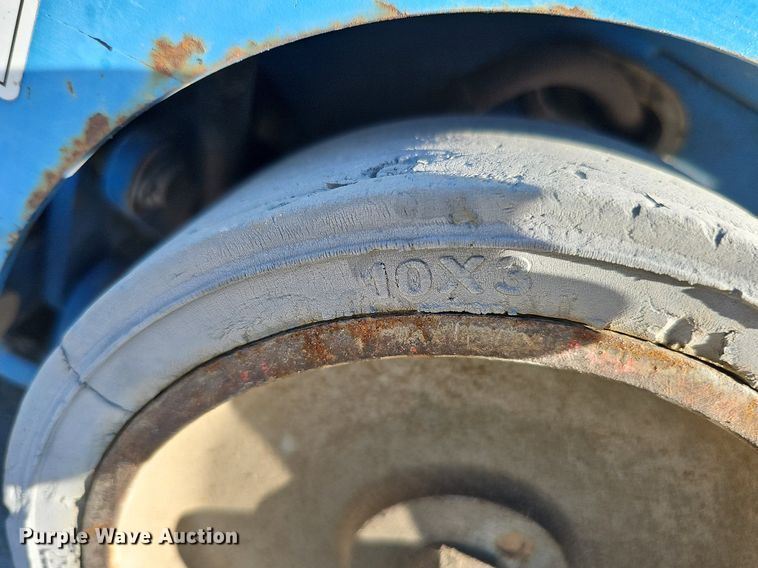 image for item DQ0151 2011 Genie GR-20  vertical lift