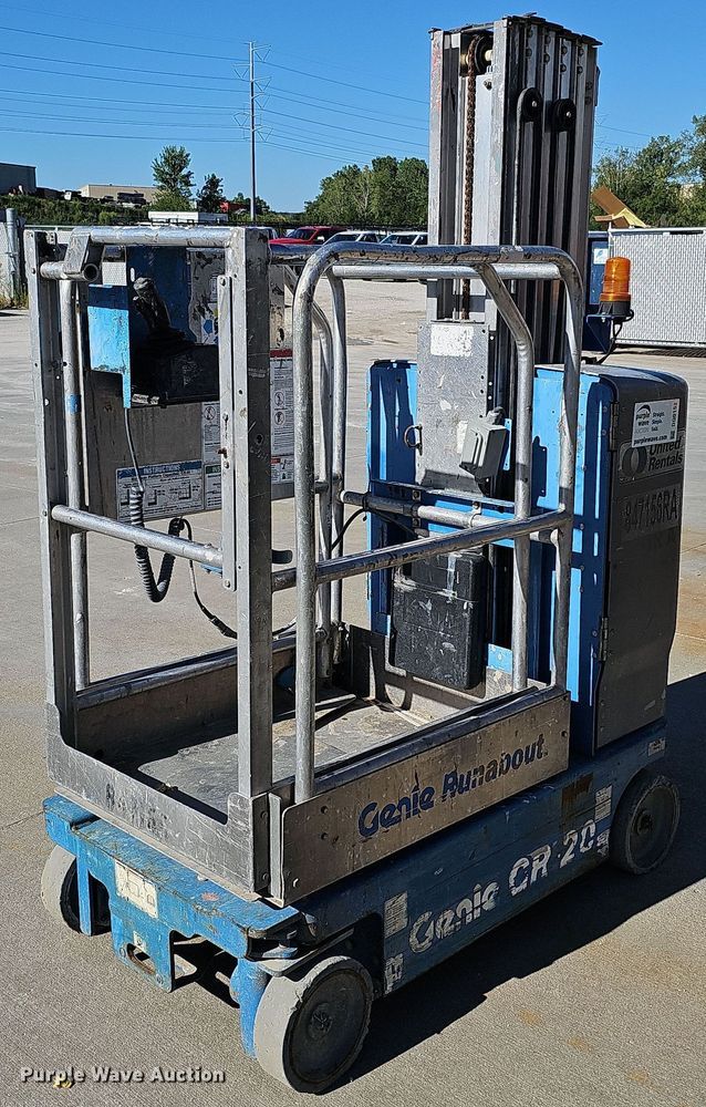 image for item DQ0152 2011 Genie GR-20  vertical lift