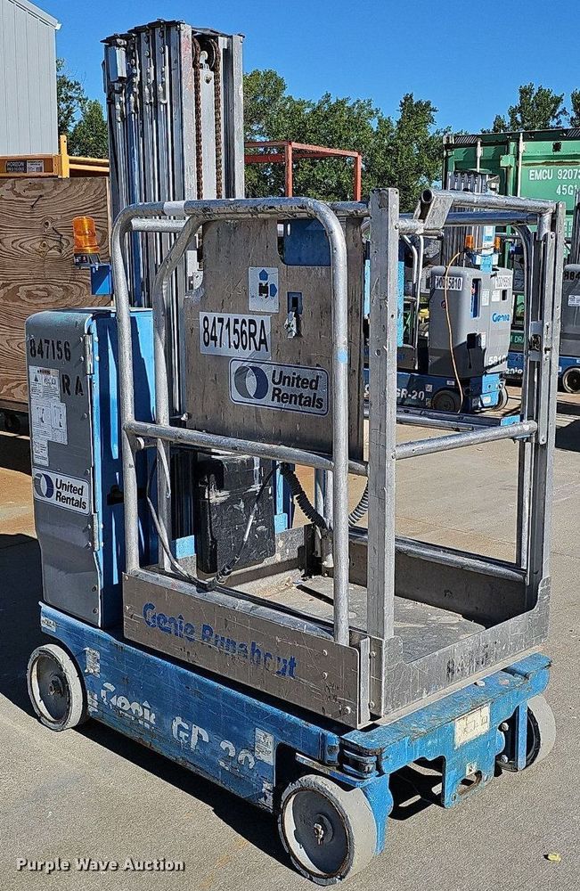 image for item DQ0152 2011 Genie GR-20  vertical lift