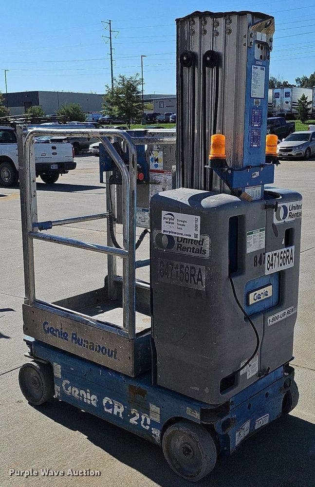image for item DQ0152 2011 Genie GR-20  vertical lift
