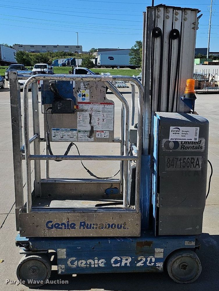 image for item DQ0152 2011 Genie GR-20  vertical lift