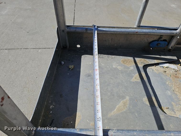 image for item DQ0152 2011 Genie GR-20  vertical lift