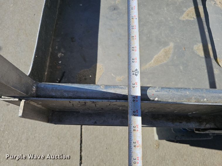 image for item DQ0152 2011 Genie GR-20  vertical lift