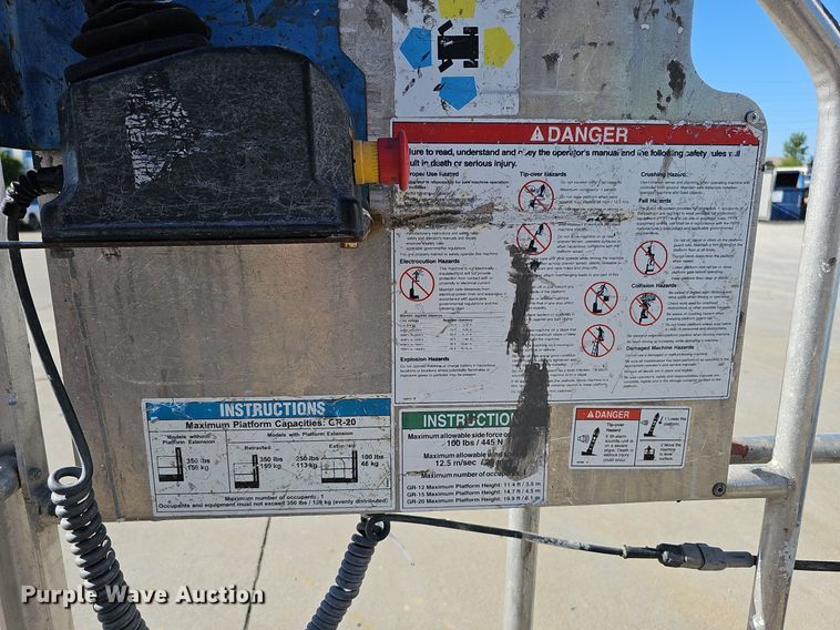 image for item DQ0152 2011 Genie GR-20  vertical lift