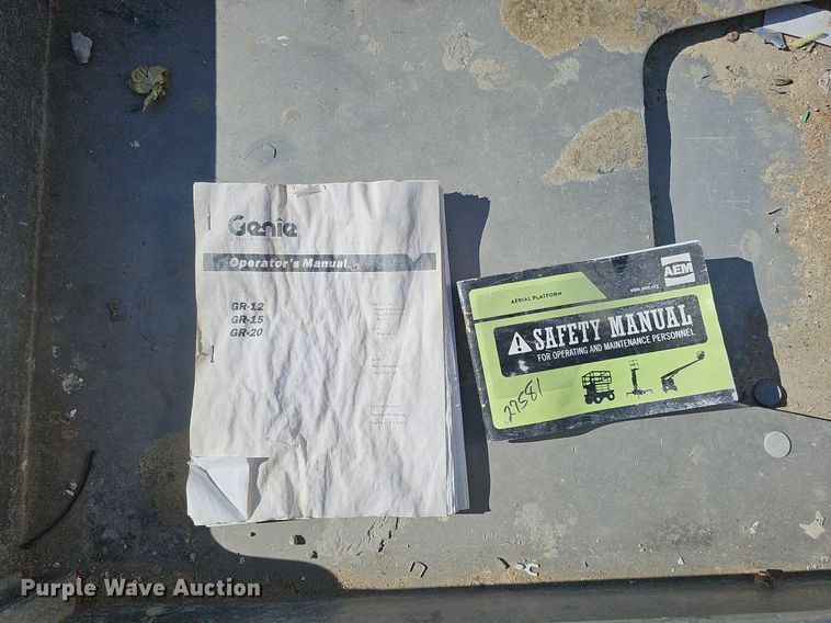 image for item DQ0152 2011 Genie GR-20  vertical lift