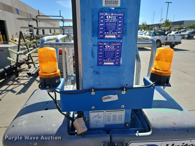 image for item DQ0152 2011 Genie GR-20  vertical lift