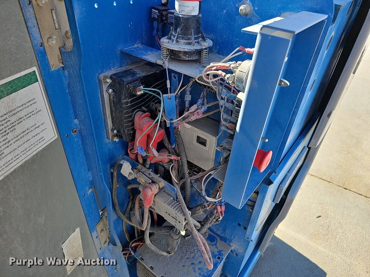 image for item DQ0152 2011 Genie GR-20  vertical lift