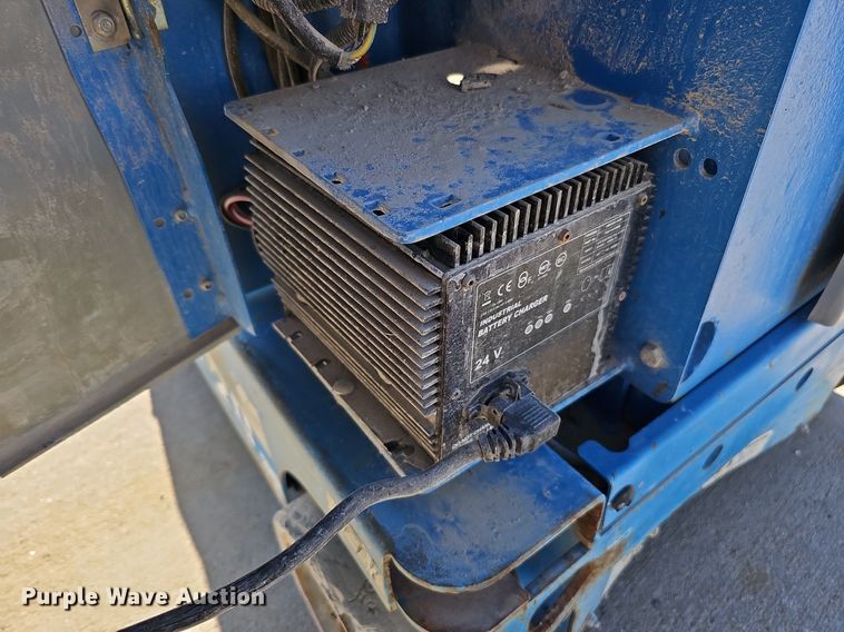 image for item DQ0152 2011 Genie GR-20  vertical lift