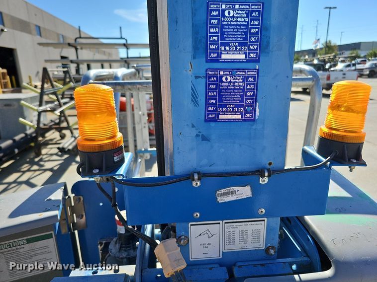 image for item DQ0152 2011 Genie GR-20  vertical lift