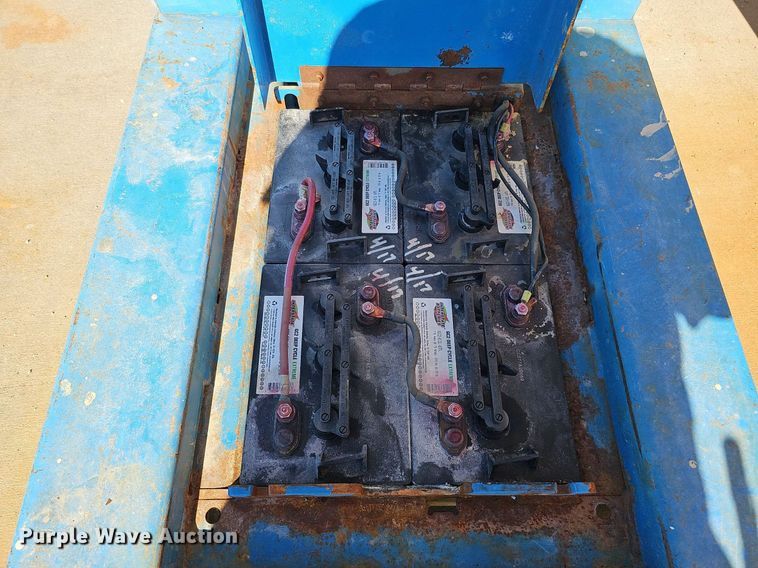 image for item DQ0152 2011 Genie GR-20  vertical lift