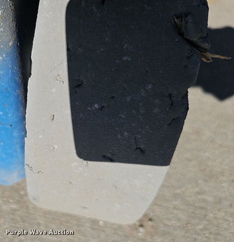 image for item DQ0152 2011 Genie GR-20  vertical lift