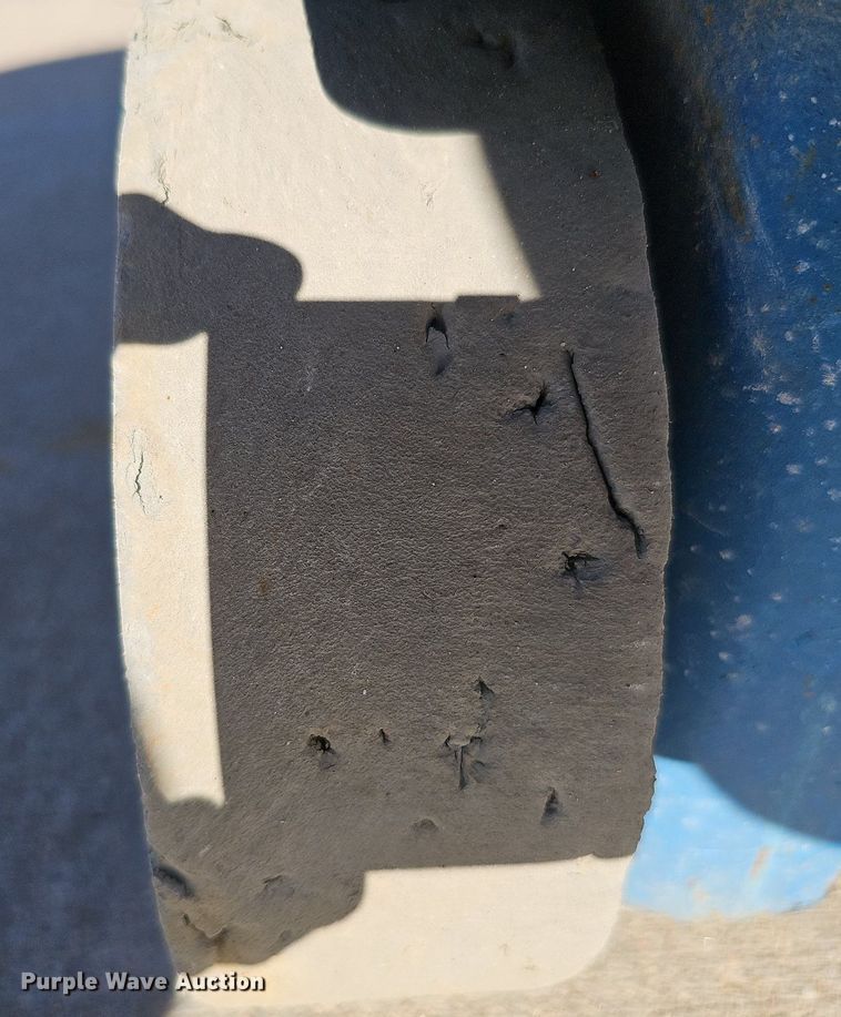 image for item DQ0152 2011 Genie GR-20  vertical lift