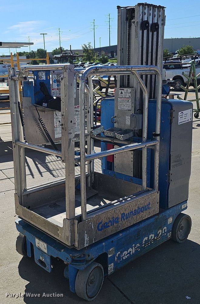 image for item DQ0153 2012 Genie GR-20  vertical lift