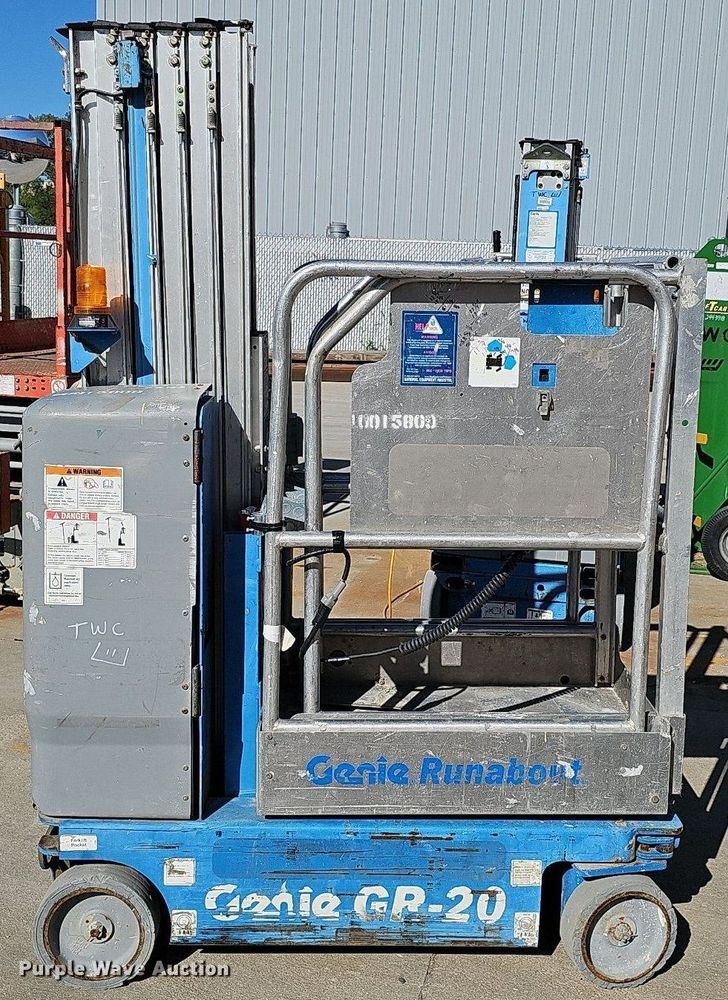 image for item DQ0153 2012 Genie GR-20  vertical lift