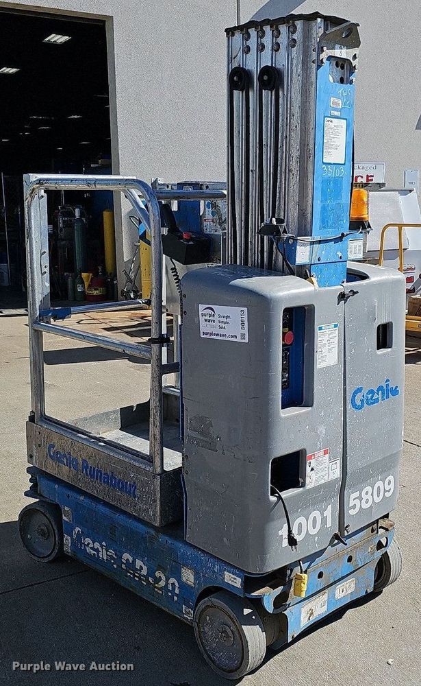 image for item DQ0153 2012 Genie GR-20  vertical lift