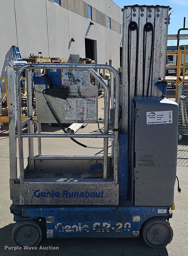 image for item DQ0153 2012 Genie GR-20  vertical lift