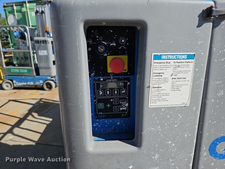 image for item DQ0153 2012 Genie GR-20  vertical lift