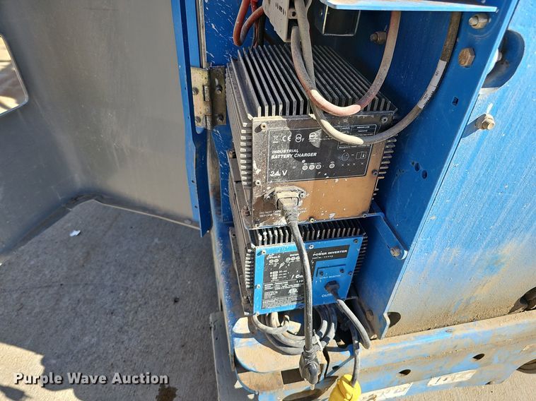 image for item DQ0153 2012 Genie GR-20  vertical lift