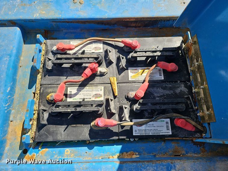 image for item DQ0153 2012 Genie GR-20  vertical lift