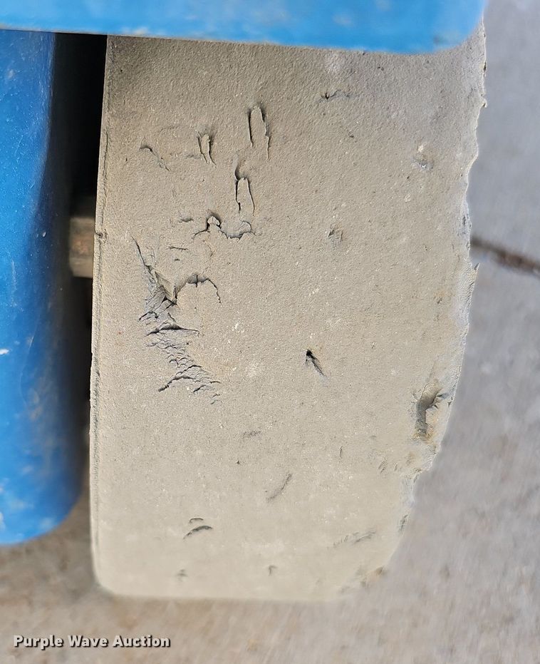 image for item DQ0153 2012 Genie GR-20  vertical lift