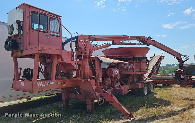 image for item DQ0163 Morbark 1100  tub grinder