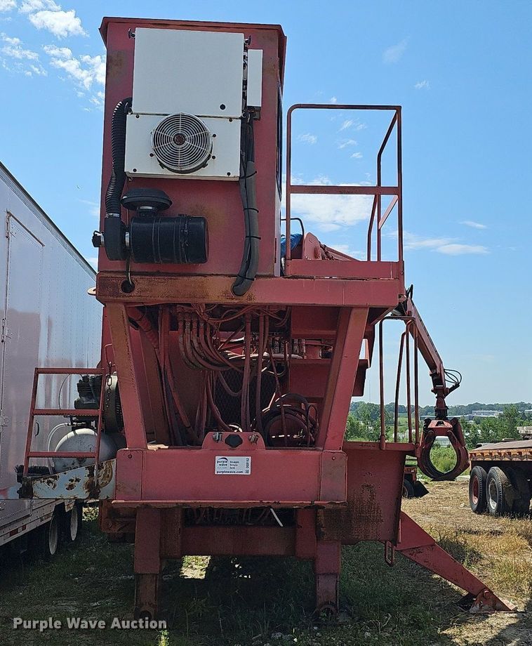 image for item DQ0163 Morbark 1100  tub grinder