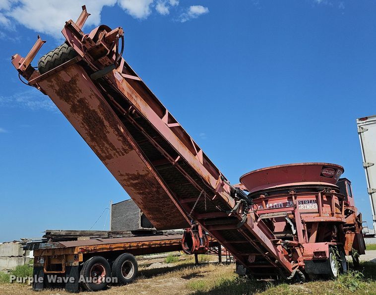 image for item DQ0163 Morbark 1100  tub grinder