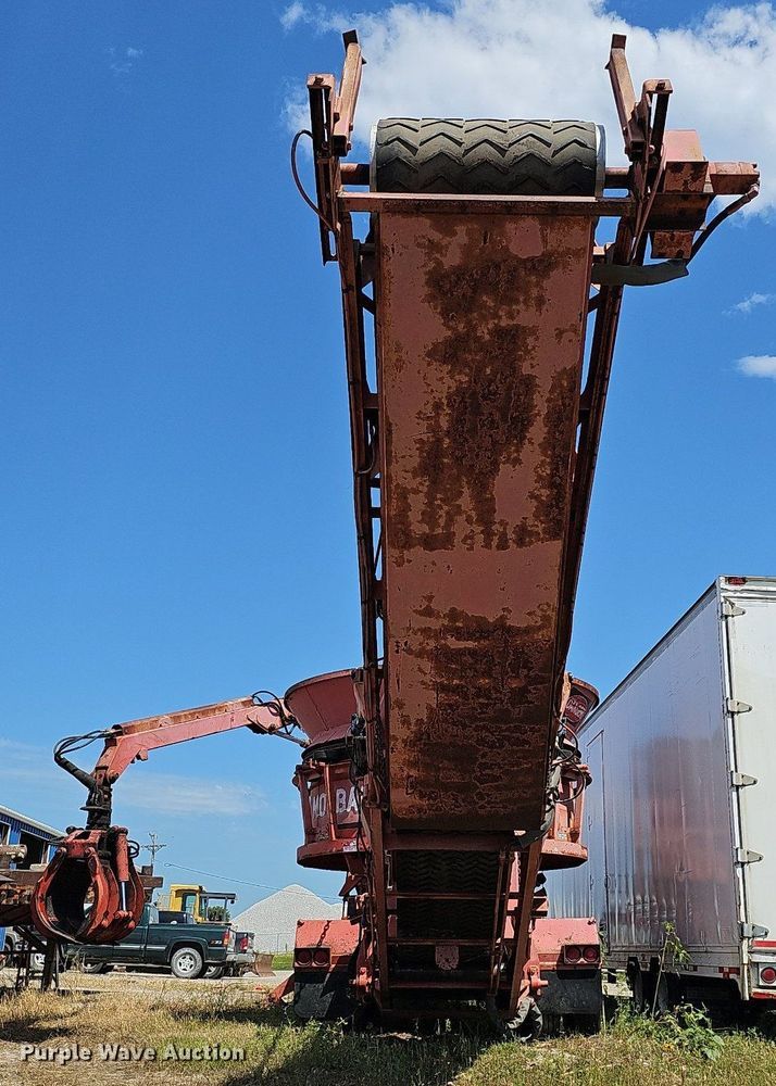 image for item DQ0163 Morbark 1100  tub grinder