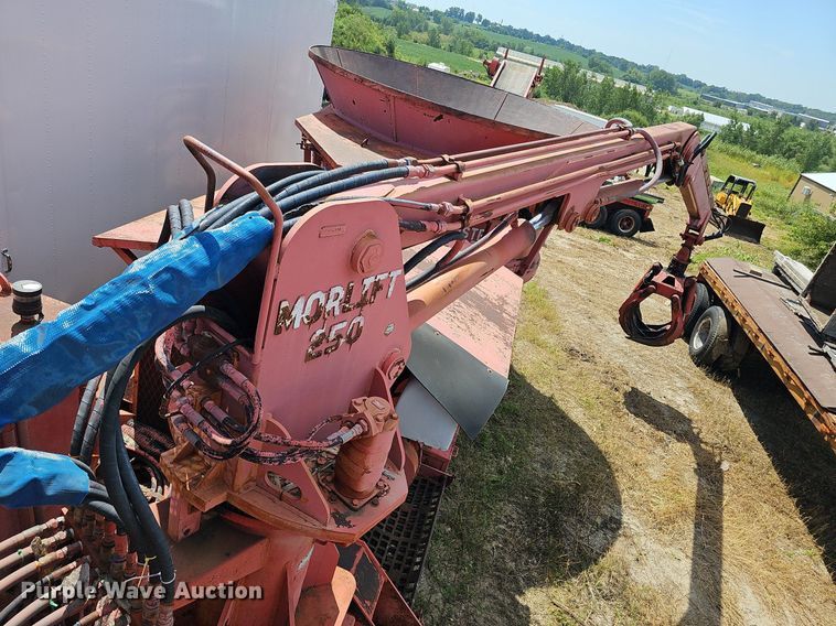 image for item DQ0163 Morbark 1100  tub grinder