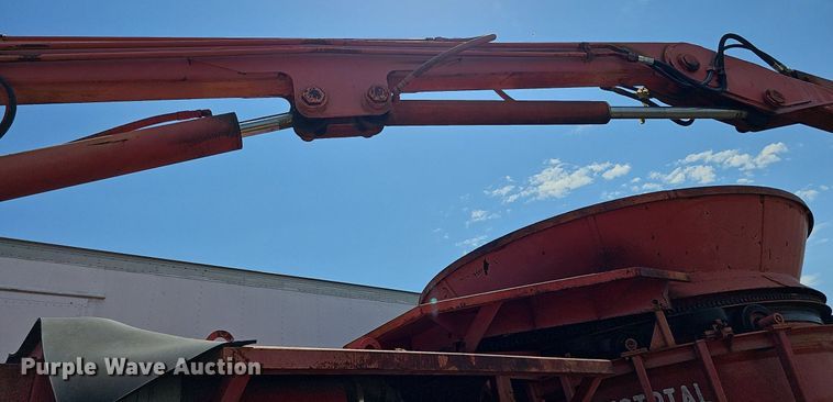 image for item DQ0163 Morbark 1100  tub grinder