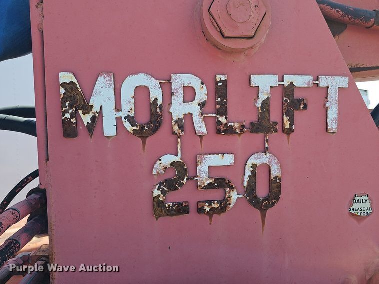 image for item DQ0163 Morbark 1100  tub grinder