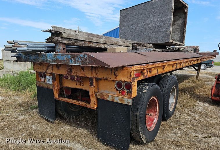 image for item DQ0166 1972 Trailmobile  flatbed trailer