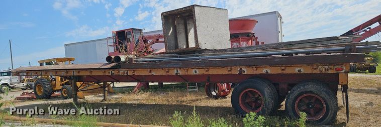 image for item DQ0166 1972 Trailmobile  flatbed trailer