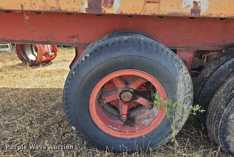 image for item DQ0166 1972 Trailmobile  flatbed trailer