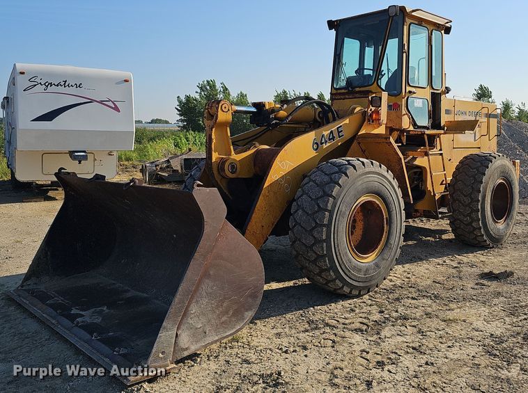 image for item DQ0168 1990 John Deere 644E  wheel loader