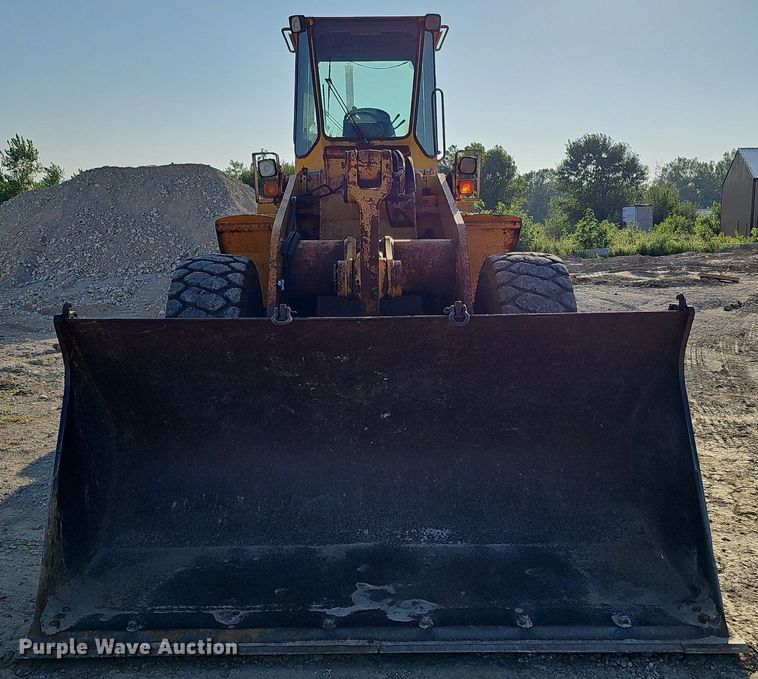 image for item DQ0168 1990 John Deere 644E  wheel loader
