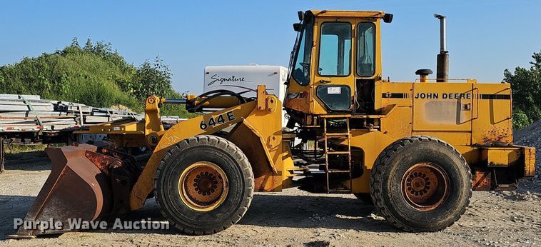 image for item DQ0168 1990 John Deere 644E  wheel loader