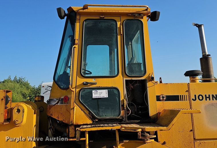 image for item DQ0168 1990 John Deere 644E  wheel loader