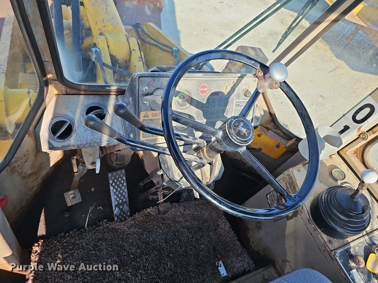 image for item DQ0168 1990 John Deere 644E  wheel loader