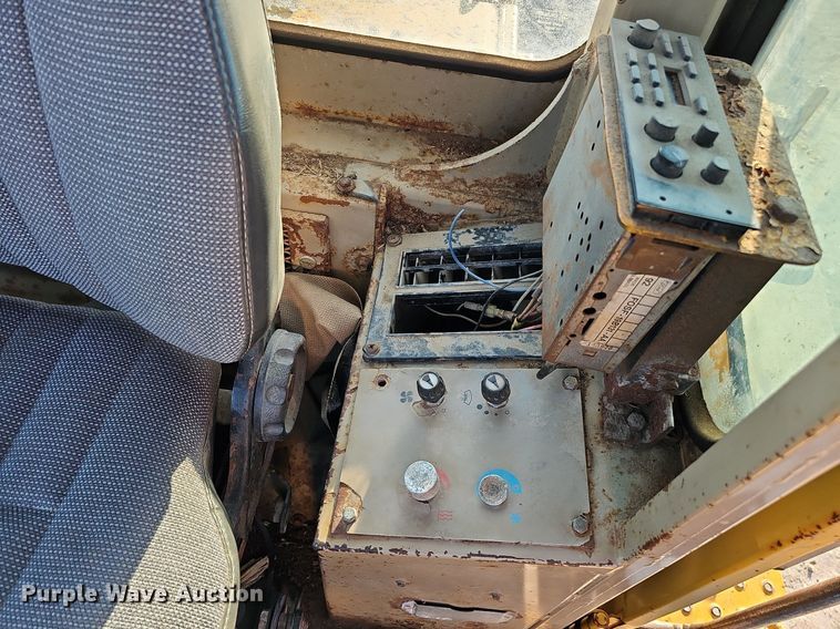 image for item DQ0168 1990 John Deere 644E  wheel loader