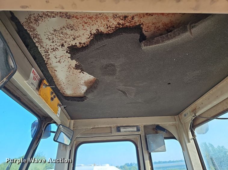 image for item DQ0168 1990 John Deere 644E  wheel loader